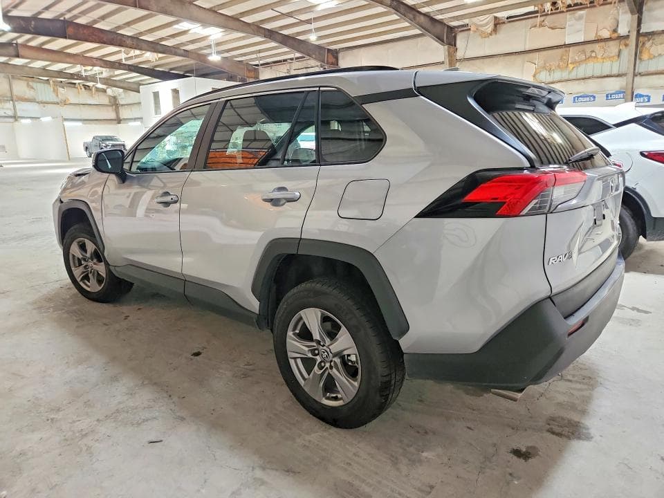 2025 TOYOTA RAV4 XLE 2