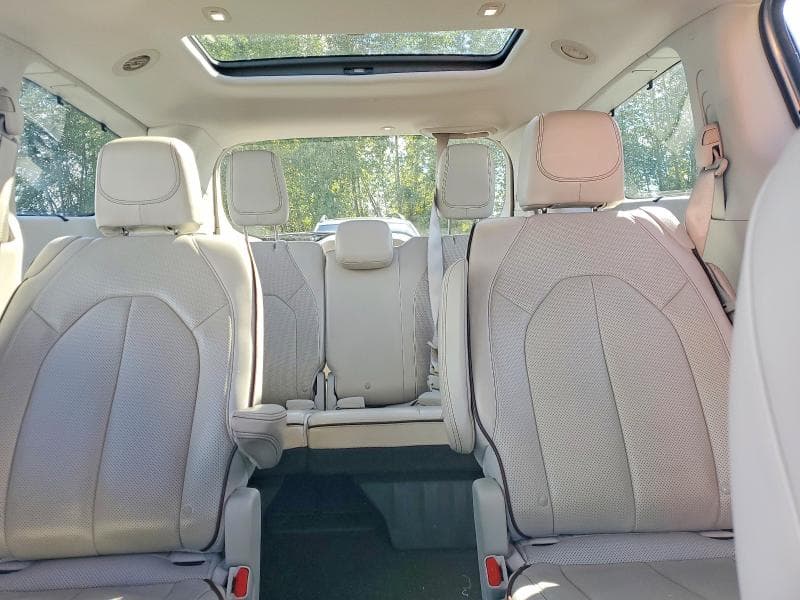 2017 CHRYSLER PACIFICA LIMITED 10