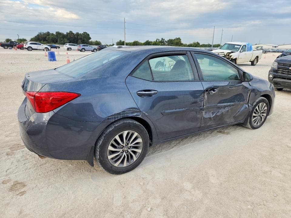 2018 TOYOTA COROLLA XLE 3