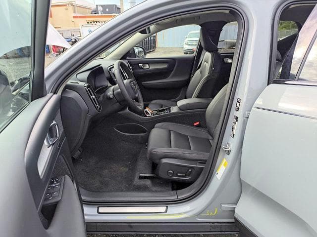 2026 VOLVO XC40 PLUS 7