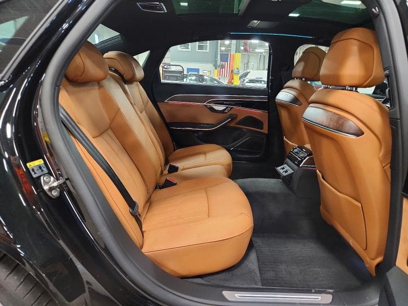 2025 AUDI A8 L 10