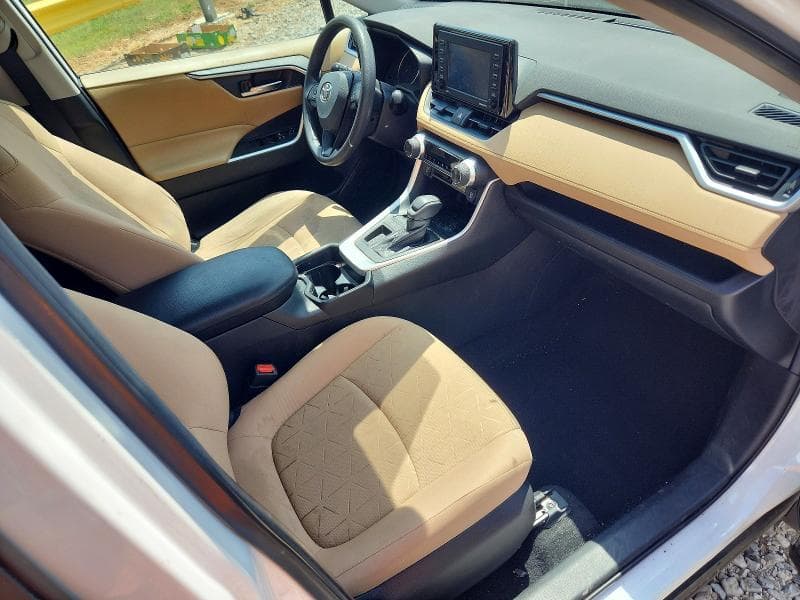 2020 TOYOTA RAV4 XLE 8