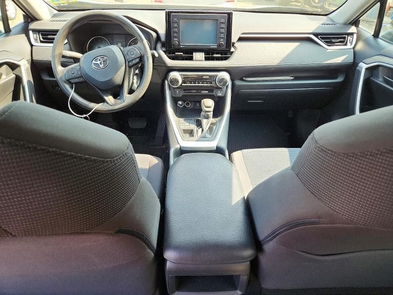 2020 TOYOTA RAV4 LE 8