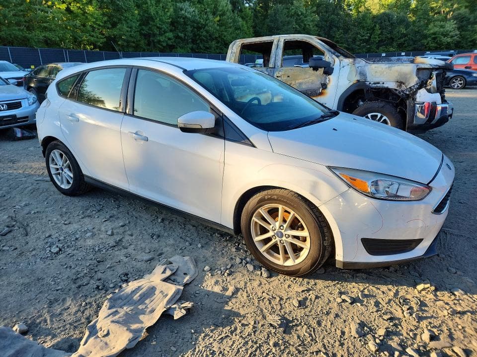 2017 FORD FOCUS SE 4