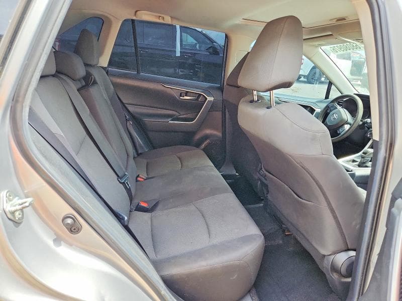 2019 TOYOTA RAV4 XLE 11