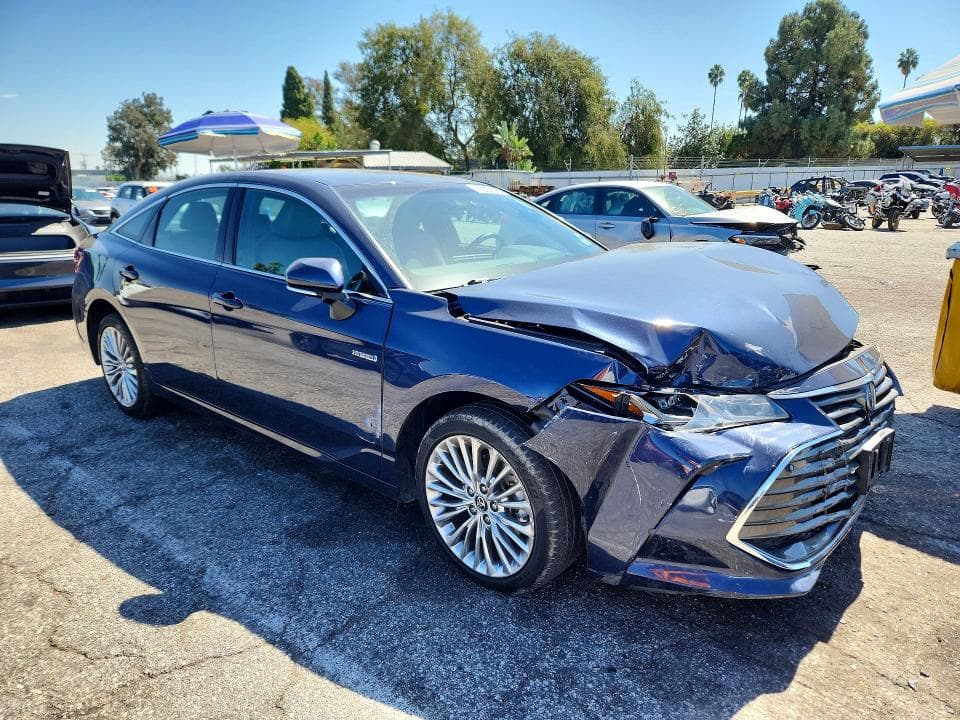 2020 TOYOTA AVALON LIMITED 4