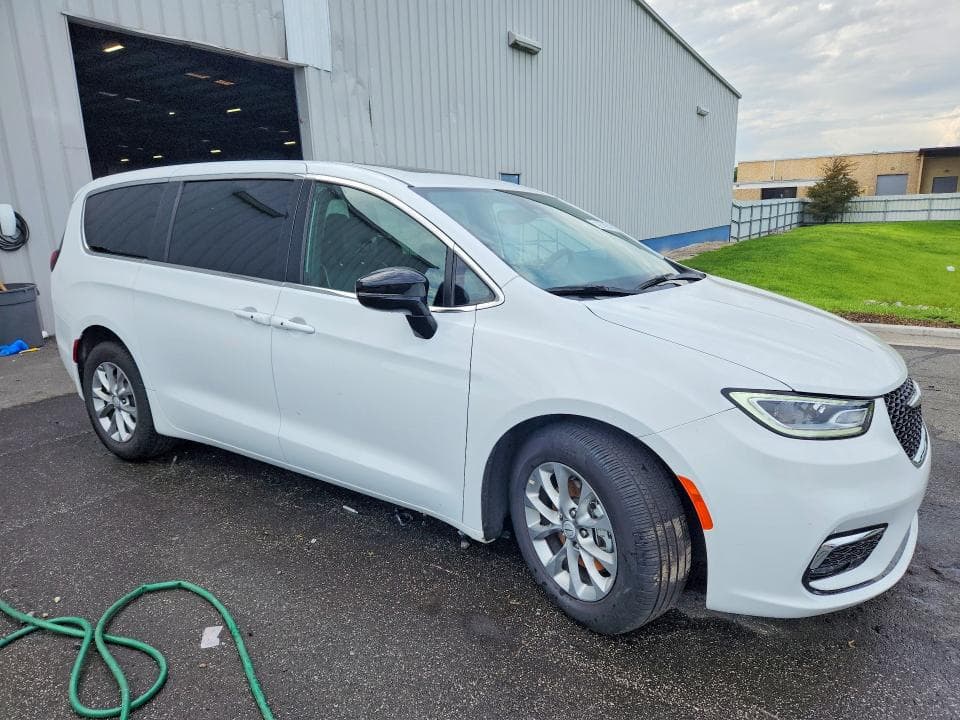 2026 CHRYSLER PACIFICA LIMITED 4