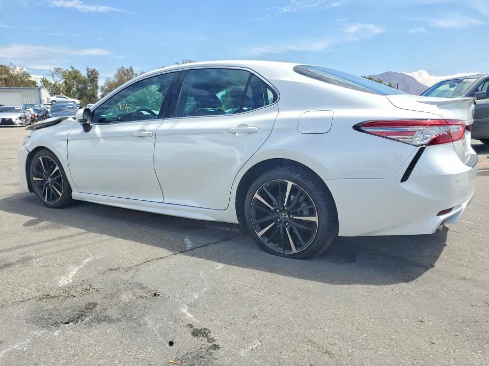 2018 TOYOTA CAMRY XSE 2