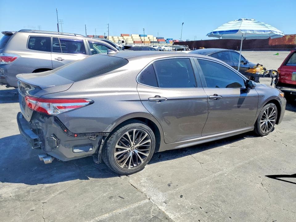 2020 TOYOTA CAMRY SE 3