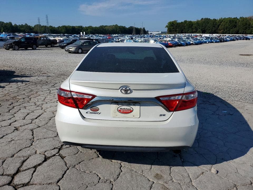 2017 TOYOTA CAMRY SE 6
