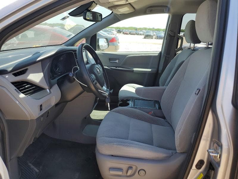 2018 TOYOTA SIENNA LE 7
