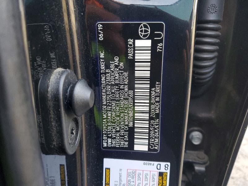 2019 TOYOTA C-HR LE 12