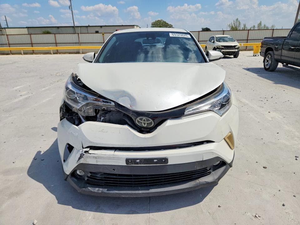 2019 TOYOTA C-HR LE 5