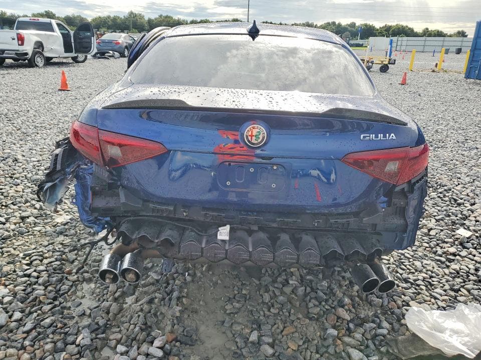 2017 ALFA ROMEO GIULIA QUADRIFOGLIO 6