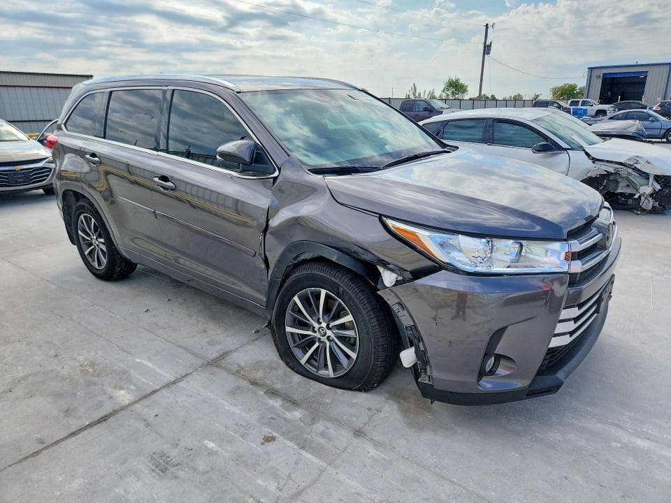 2018 TOYOTA HIGHLANDER XLE 4