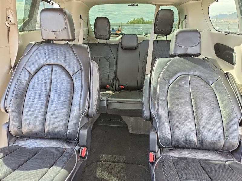 2019 CHRYSLER PACIFICA LIMITED 10