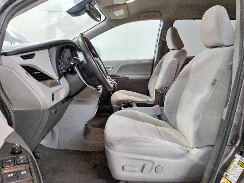 2019 TOYOTA SIENNA LE 7
