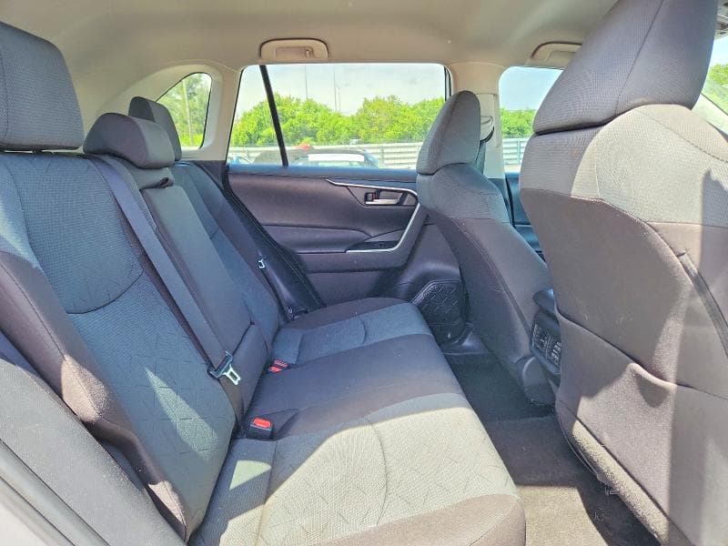2025 TOYOTA RAV4 XLE 11