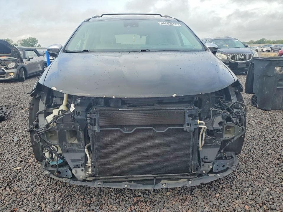2017 CHRYSLER PACIFICA LIMITED 5