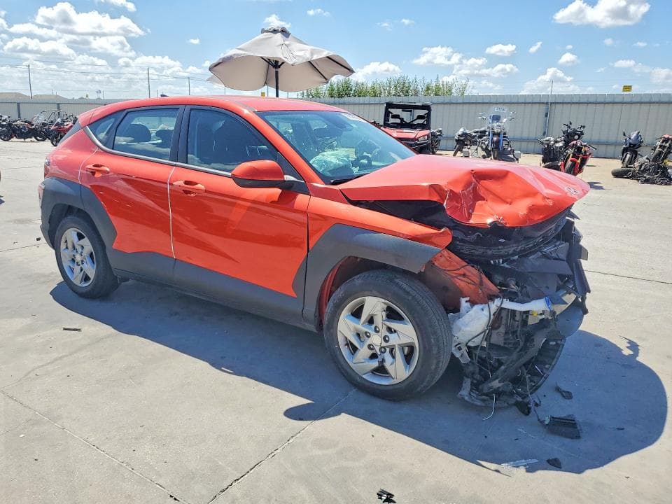 2024 HYUNDAI KONA SE 4