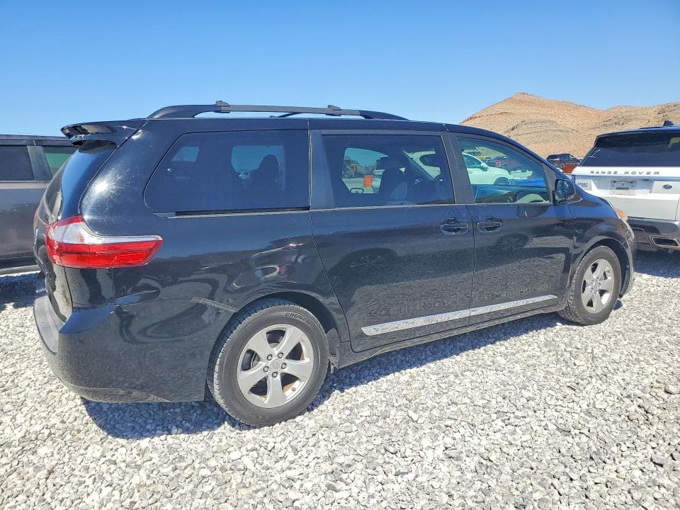 2017 TOYOTA SIENNA LE 3
