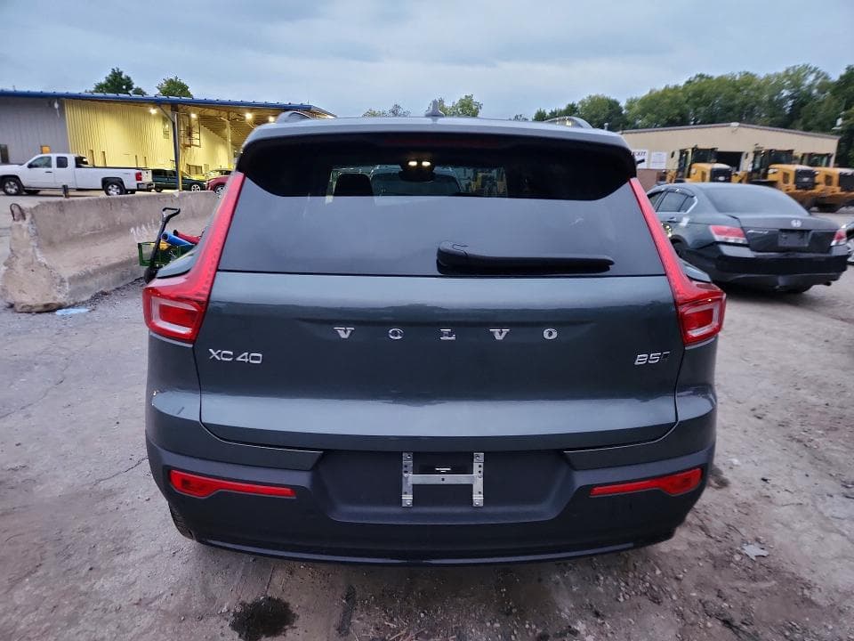 2026 VOLVO XC40 CORE 6