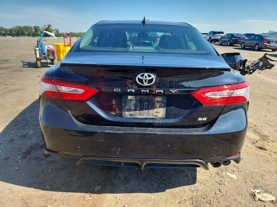 2020 TOYOTA CAMRY SE 6