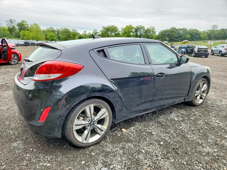 2017 HYUNDAI VELOSTER VALUE EDITION 3