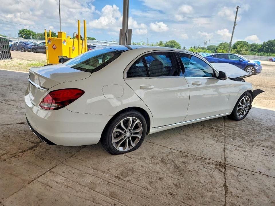 2017 MERCEDES-BENZ C 300 3