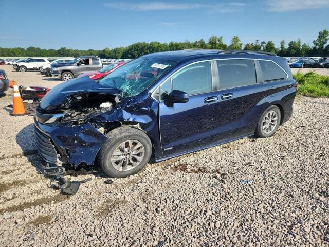 2021 TOYOTA SIENNA XLE
