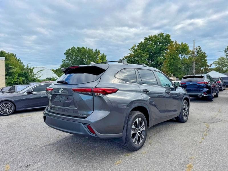 2023 TOYOTA HIGHLANDER XLE 4
