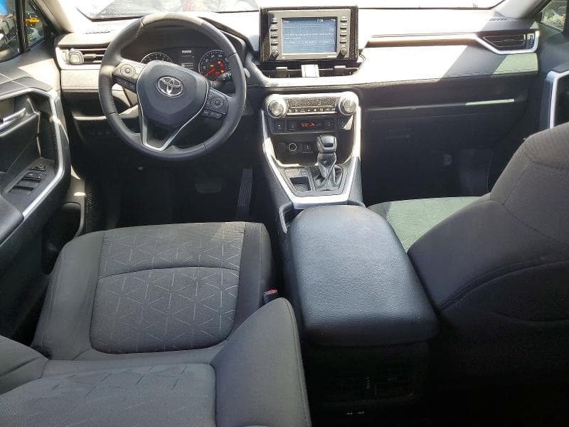2021 TOYOTA RAV4 XLE 8