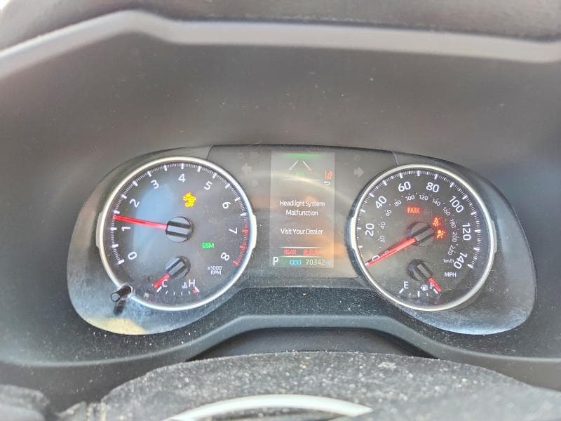 2019 TOYOTA RAV4 XLE 9