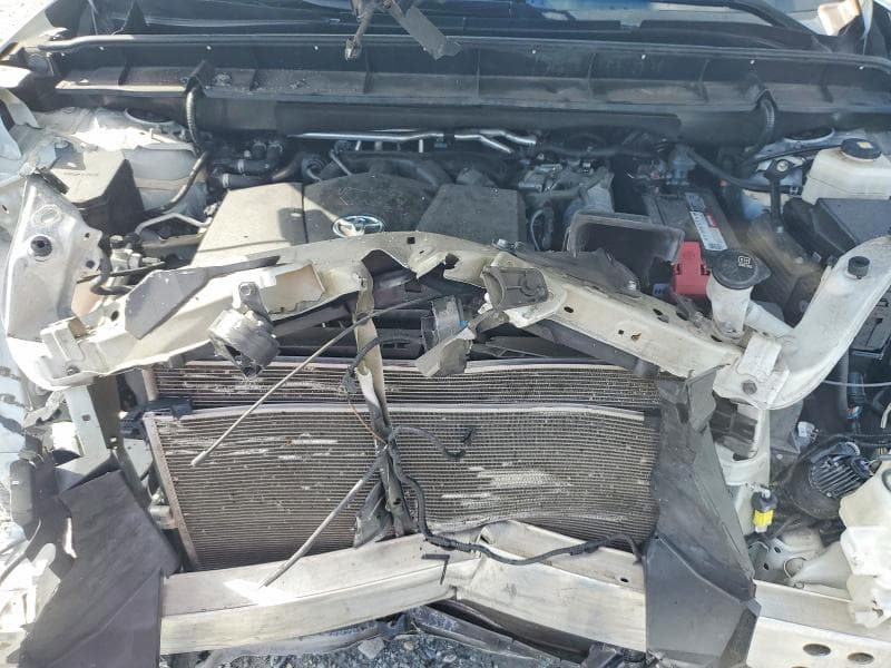 2021 TOYOTA HIGHLANDER LE 12