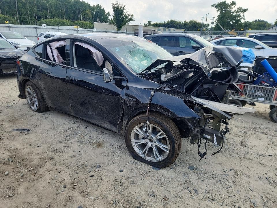 2023 TESLA MODEL Y 4