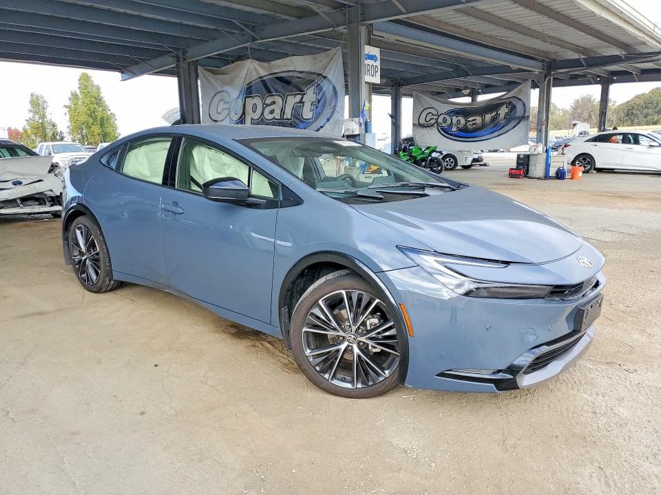 2025 TOYOTA PRIUS XLE 4