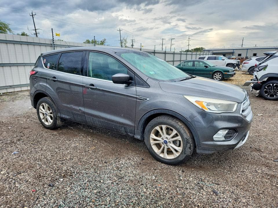 2017 FORD ESCAPE SE 4