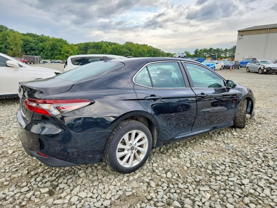 2022 TOYOTA CAMRY LE 3
