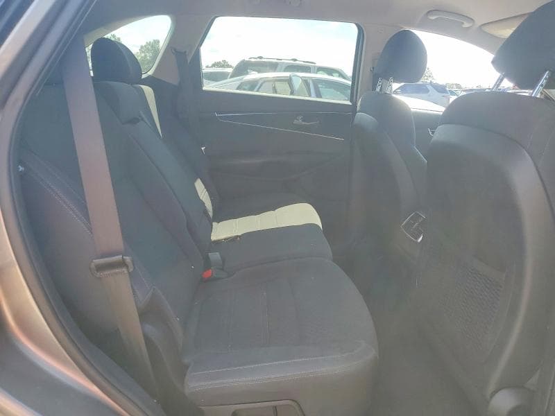 2018 KIA SORENTO L 11
