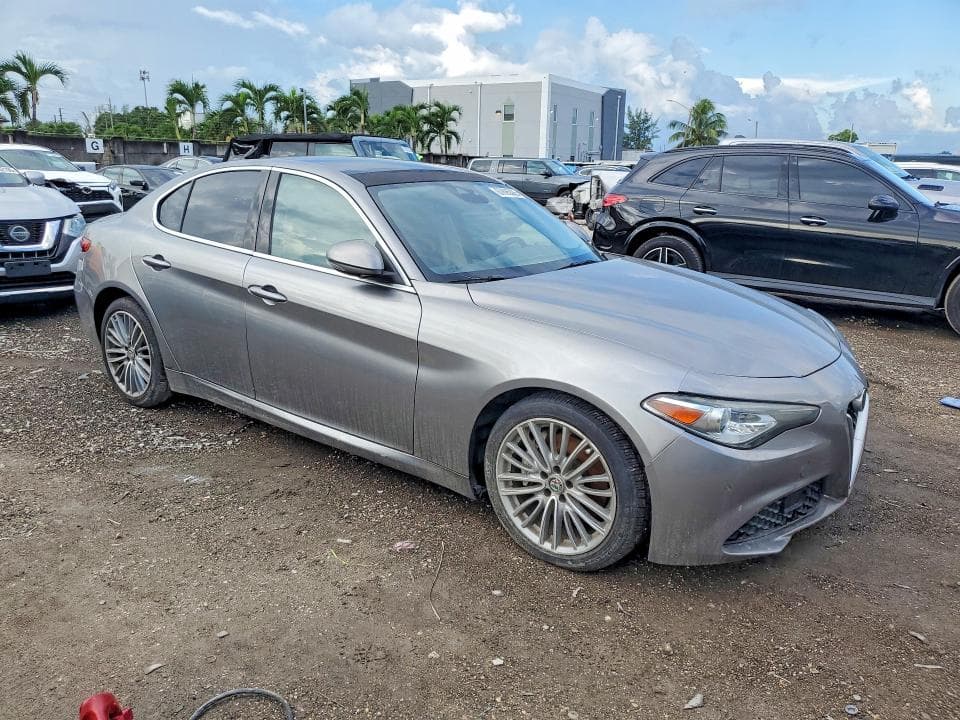 2017 ALFA ROMEO GIULIA TI 4