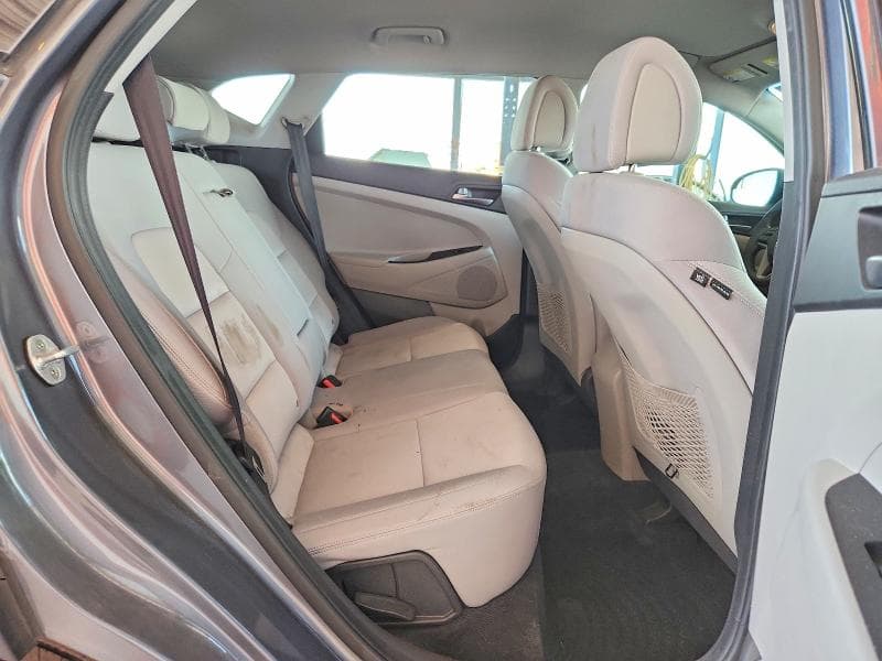 2017 HYUNDAI TUCSON SE 11