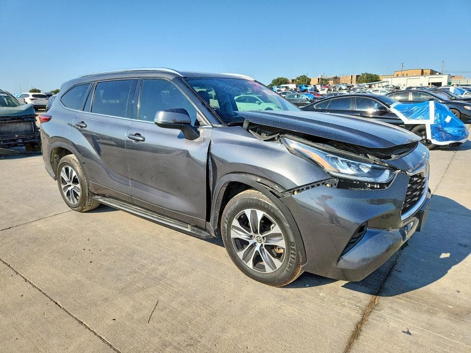 2020 TOYOTA HIGHLANDER XLE 4