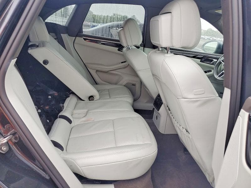 2021 PORSCHE MACAN 11
