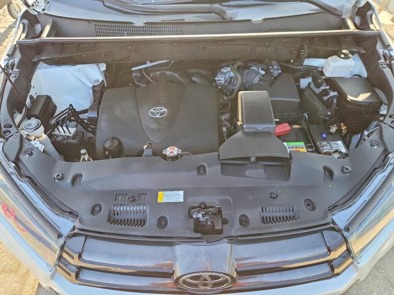 2019 TOYOTA HIGHLANDER SE 12
