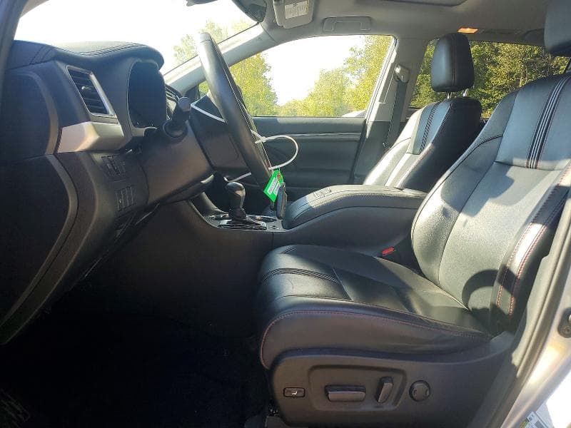 2019 TOYOTA HIGHLANDER SE 7