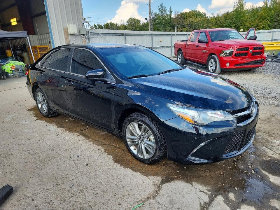 2017 TOYOTA CAMRY SE 4
