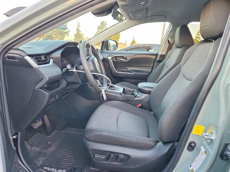 2021 TOYOTA RAV4 XLE 7