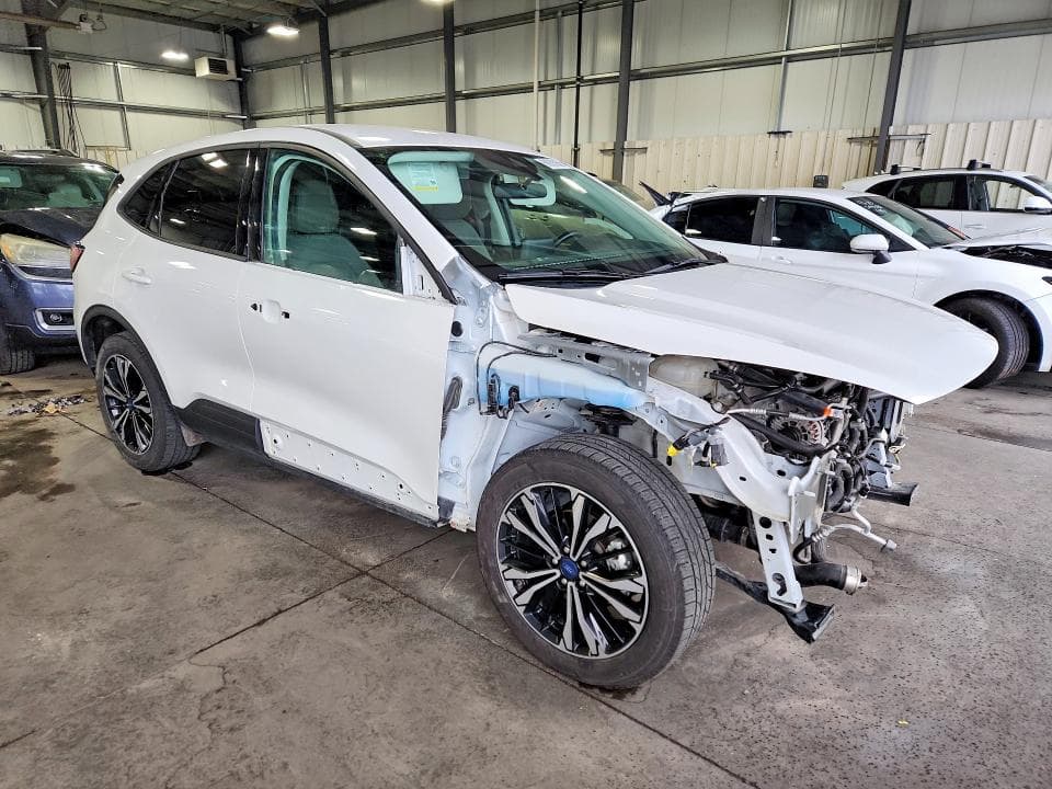 2021 FORD ESCAPE SE 4