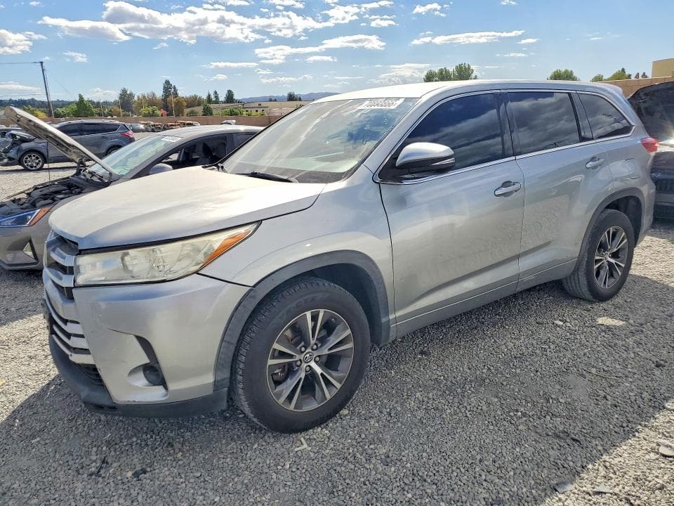 2017 TOYOTA HIGHLANDER LE