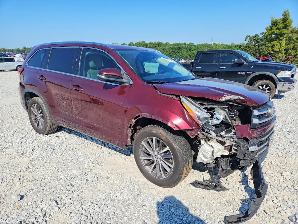 2017 TOYOTA HIGHLANDER XLE 4
